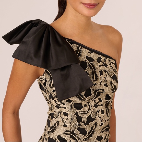 METALLIC LEAF LACE ANKLE DRESS IN BLACK GOLD sizes 4 and 6 - Picture 3 of 14